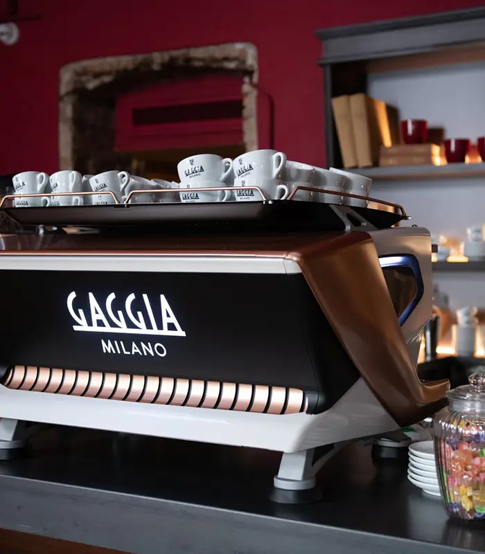 https://www.coffeeitalia.co.uk/wp-content/uploads/2022/07/Gaggia-La-Reale-2-Groups-copper-gallery02.jpg.webp